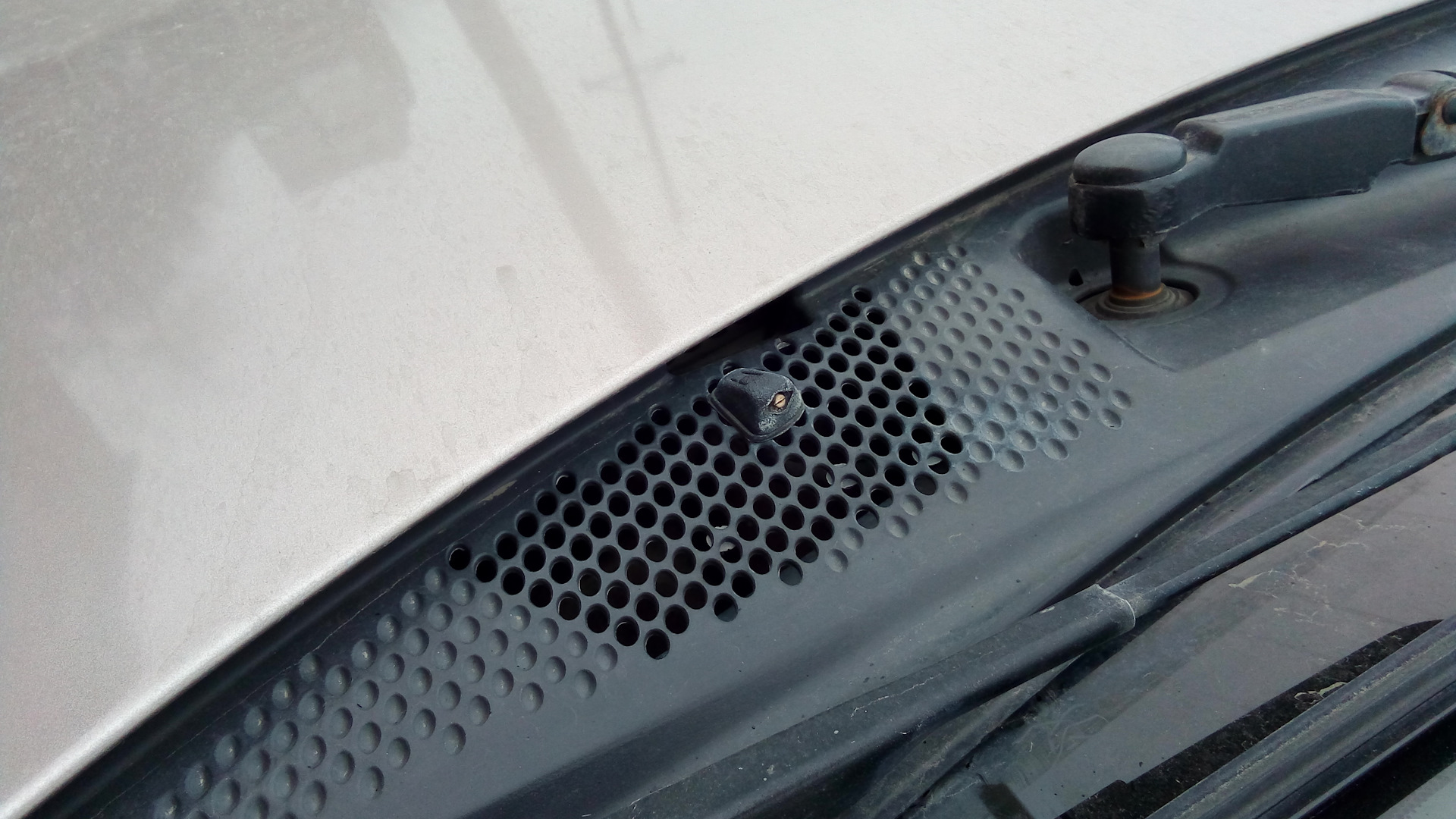 Веерные форсунки омывателя лобового стекла — Nissan Primera (P12), 1,6 ...