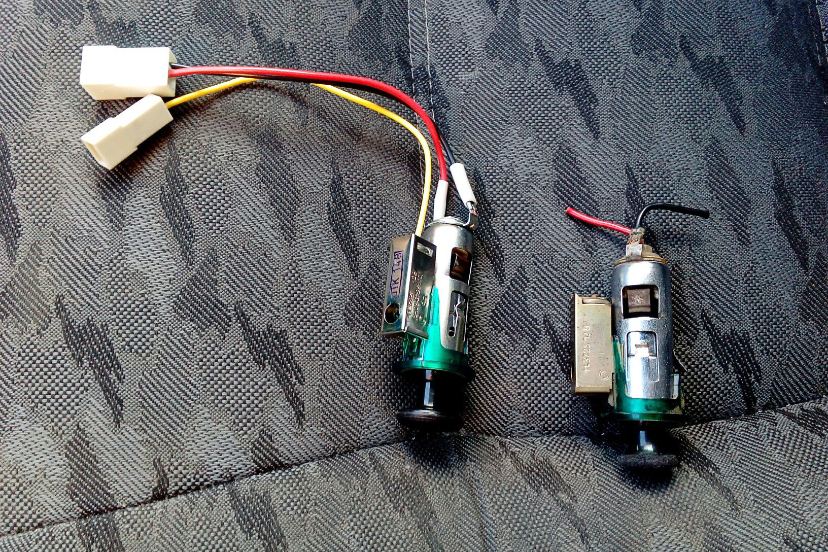 Прикуриватель toyota corolla 150. Чиним прикуриватель, toyota succeed. Починить прикуриватель дискавери 3. Автомобильный прикуриватель ожоги. Гнездо прикуривателя лансер 9 артикул.