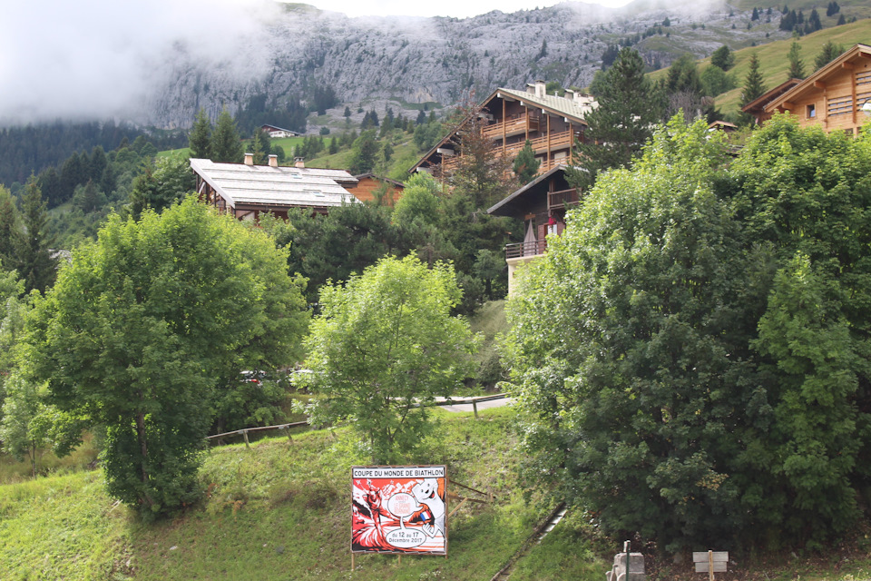 Плакат анонсирует этап кубка мира по биатлону, который пройдет тут с 12 по 17 декабря. Домрачева вперед! :D — Audi A4 (B9)