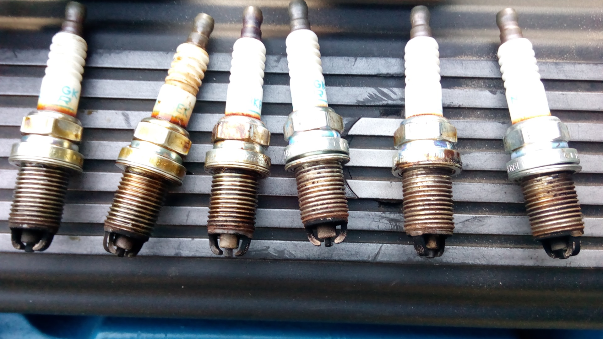 0 бензин. Свечи зажигания на бмв х5 е53 3. Свеча бмв х5 3. Свечи на бмв 4,4. Свеча бмв х5 3.