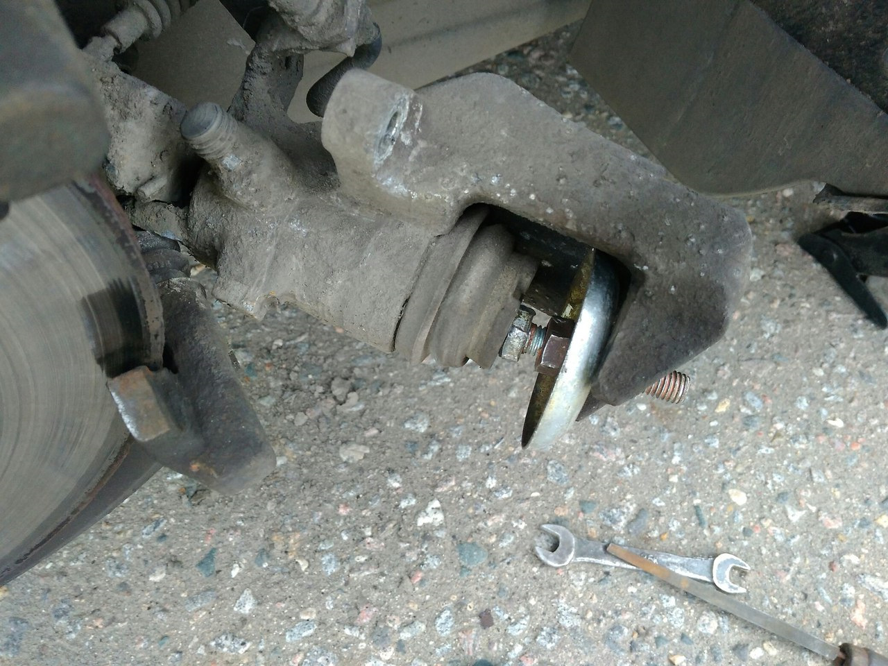 колодка 45. под колодку. заклепка передних колодки газ 53. колодки тормозные передние форд транзит 2020. пружинки суппорта 2121.