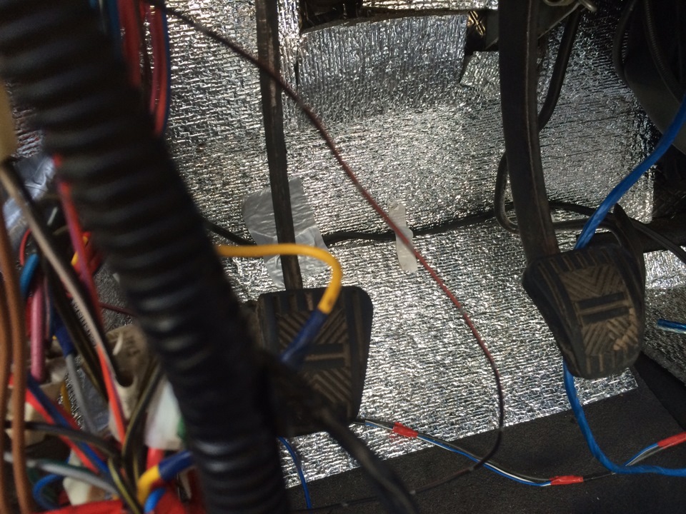 Установка проводки для усилка и под акустику — Lada 21093i, 1,6 л, 2001 ...