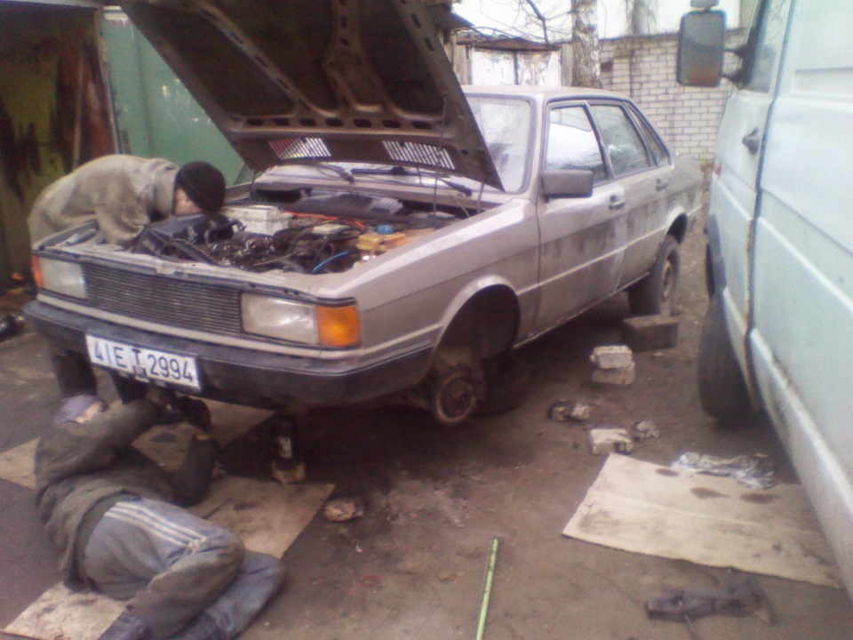 Замена выжимного подшипника, сальника коробки, сальника правой полуоси ...