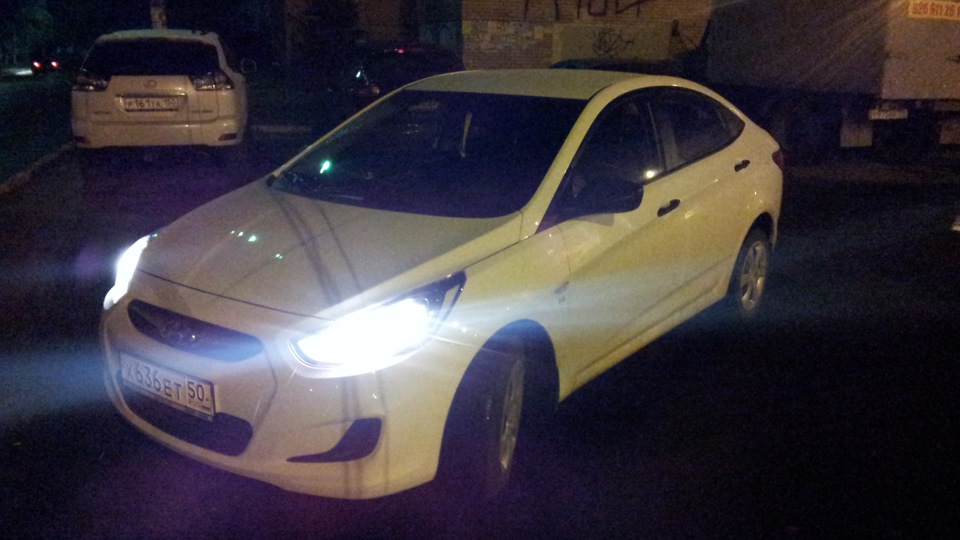 белый солярис 2012 ксенон. Hyundai solaris 2013 белый зима. солярис белый 2012. солярис ждет нас во дворе. хендай солярис ждёт во дворе клип.