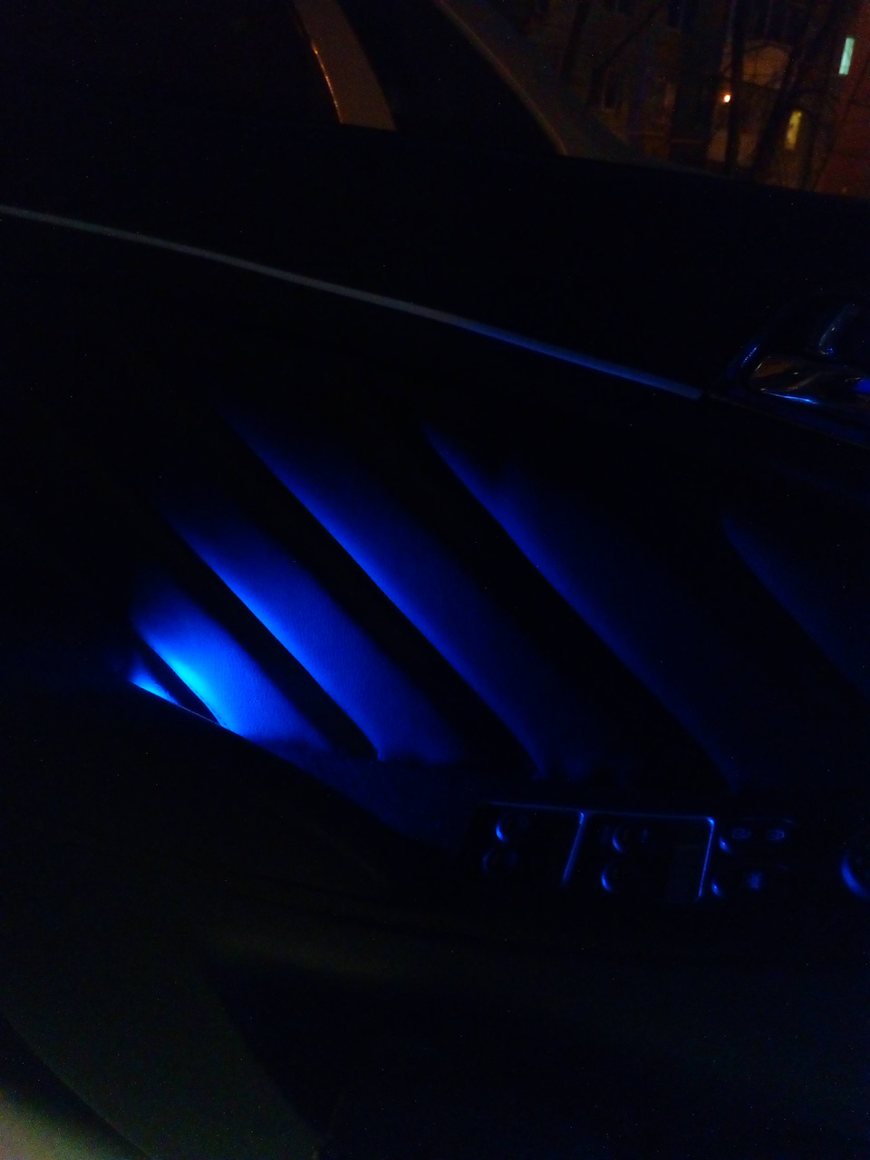 Подсветка ручки закрывания двери. — Hyundai Solaris (1G), 1,6 л, 2013 ...