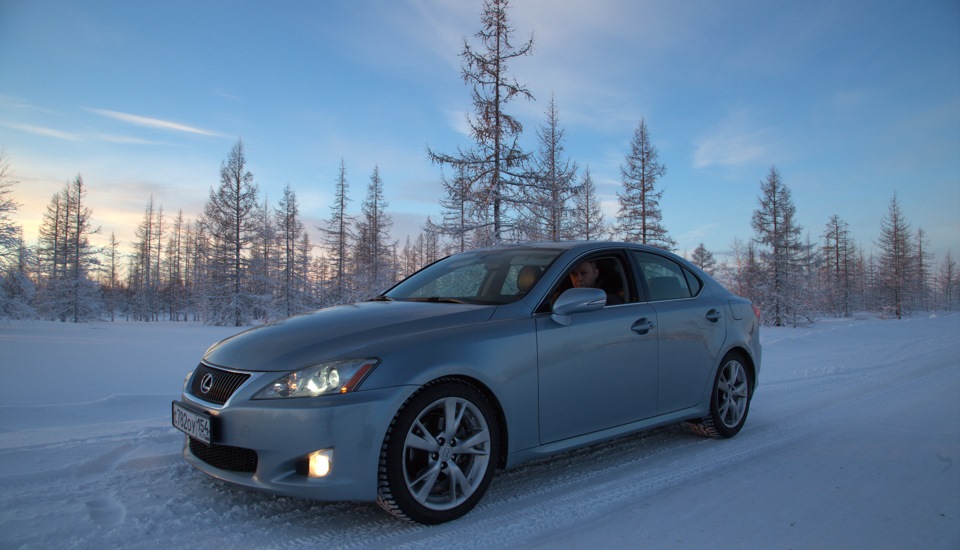 Пежо зимой. Лексус зима. Лексус зимой. Lexus ISF зима. Лексус is зимой.