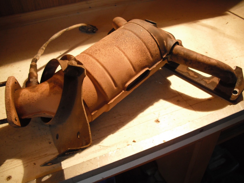 Замена катколлектора на приёмную трубу 4-1 — Lada 2115, 1,6 л, 2009 ...