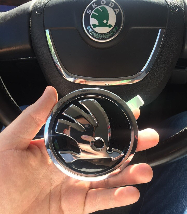 Как снять эмблему skoda с руля Замена эмблемы - Skoda Superb Mk2, 1,8 л, 2008 года аксессуары DRIVE2