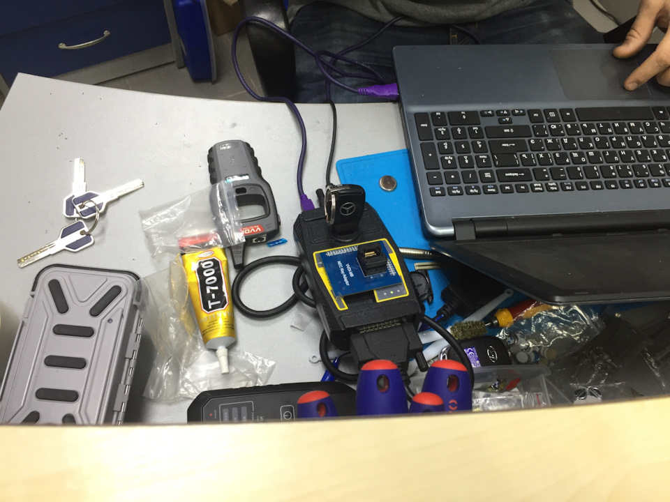 Ключ не проворачивается в замке зажигания, не закрывает машину, W220 ...