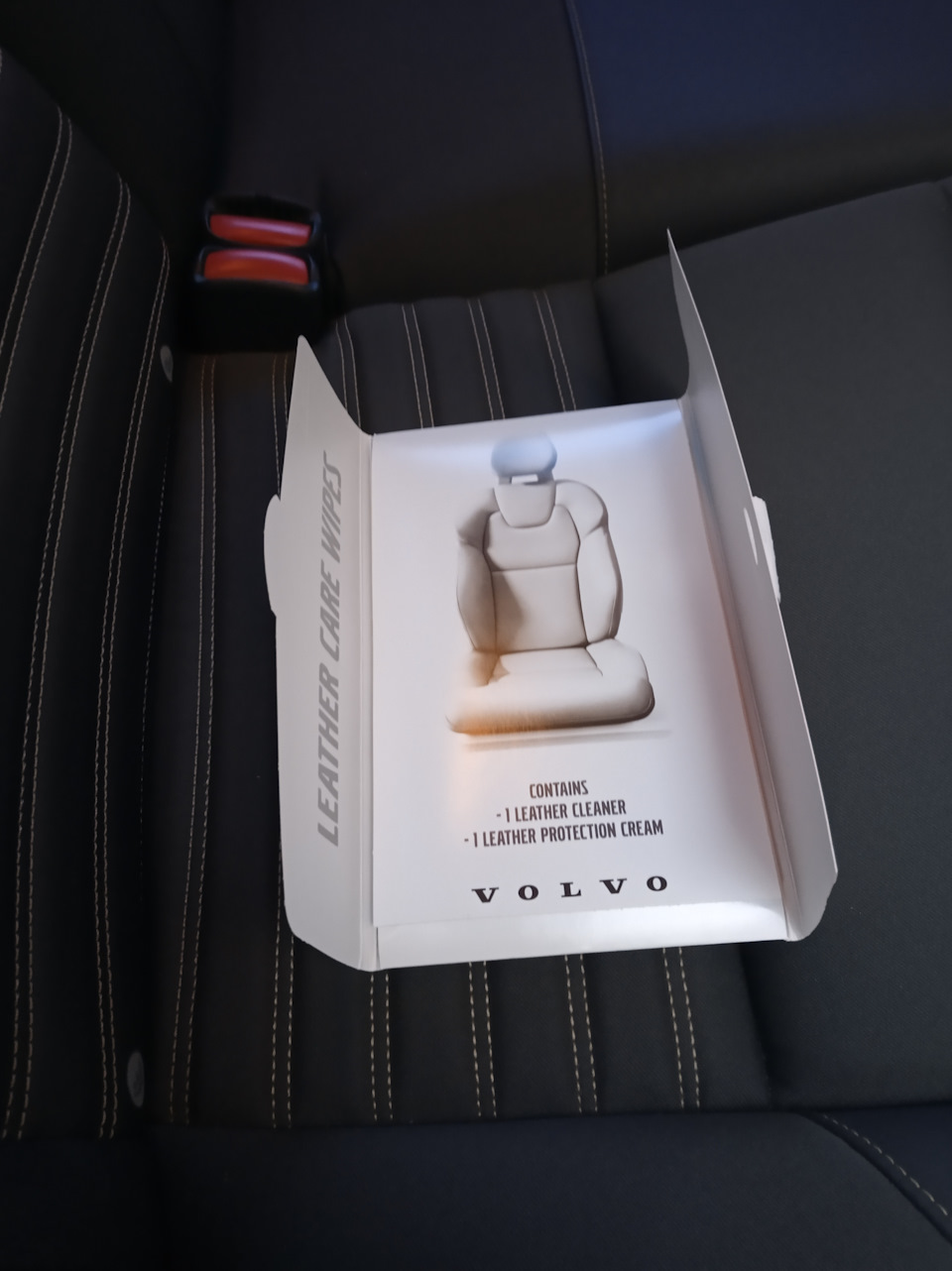 Volvo Leather Cleaning Wipes 31393558 Genuine Volvo 31393558