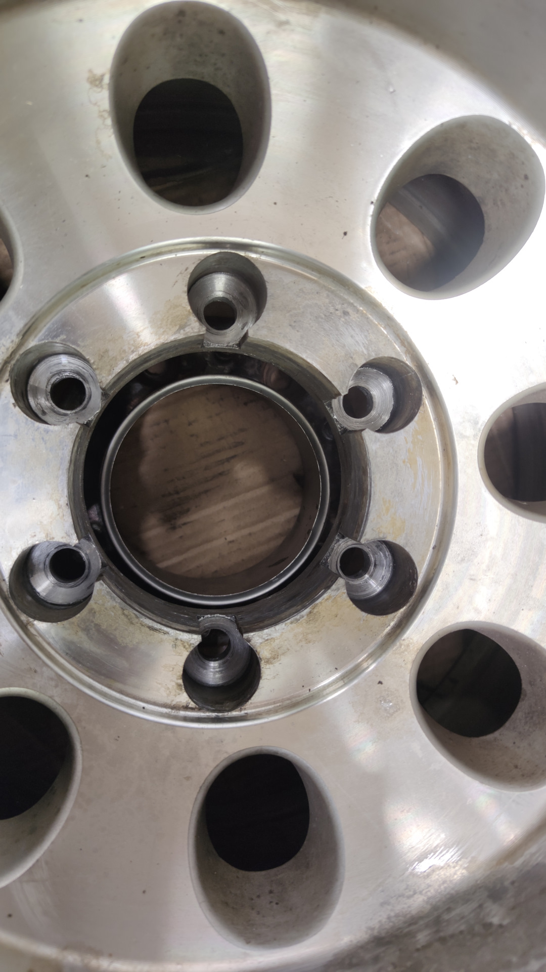 Ремонт отверстий литого диска. — Isuzu VehiCross, 3,2 л, 1997 года ...