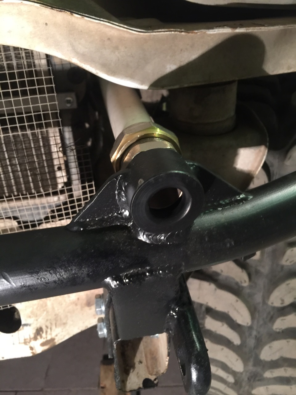 Выход спереди — Suzuki Jimny (1G)