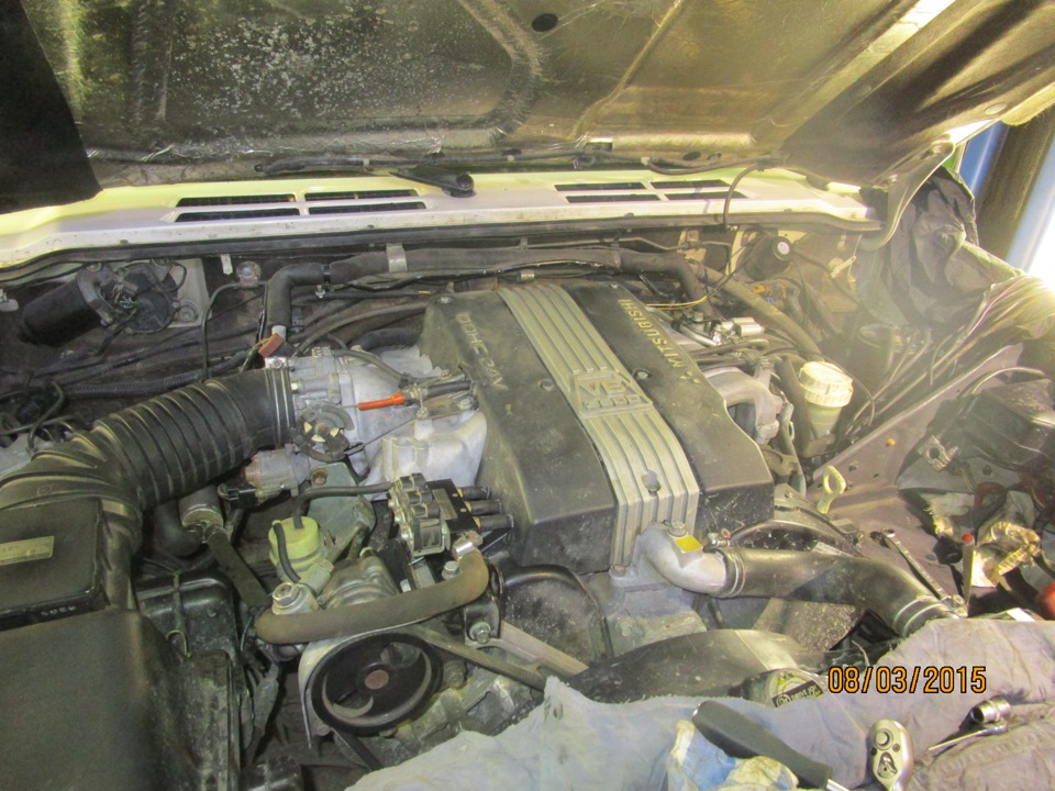 правая тройка газовых форсунок — Mitsubishi Pajero (2G)