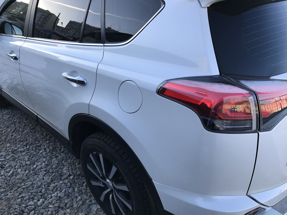 Фото в бортжурнале Toyota RAV4 (IV)