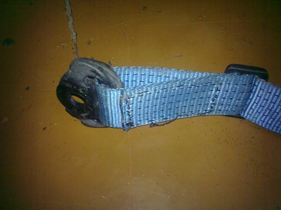 как она зашивается можно разобратся и увидеть на любой сумке которая идет с ремнем через плече — Lada 2106