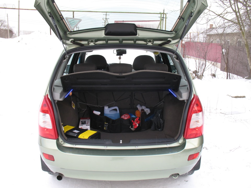 Размер багажника калина универсал. Калина 2 универсал багажник. Калина универсал 2010 багажник.