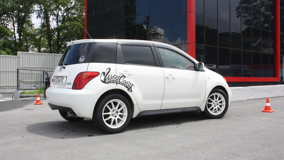 Toyota ist 1.5 передний привод