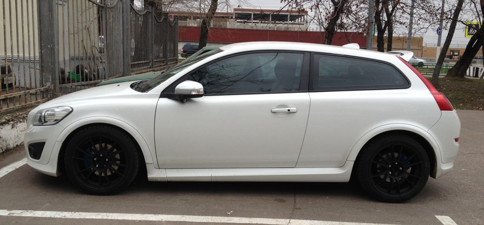 Скидка. Вольво хэтчбек с 30. Спортмастер логотип. 30 c o. 30 c o.