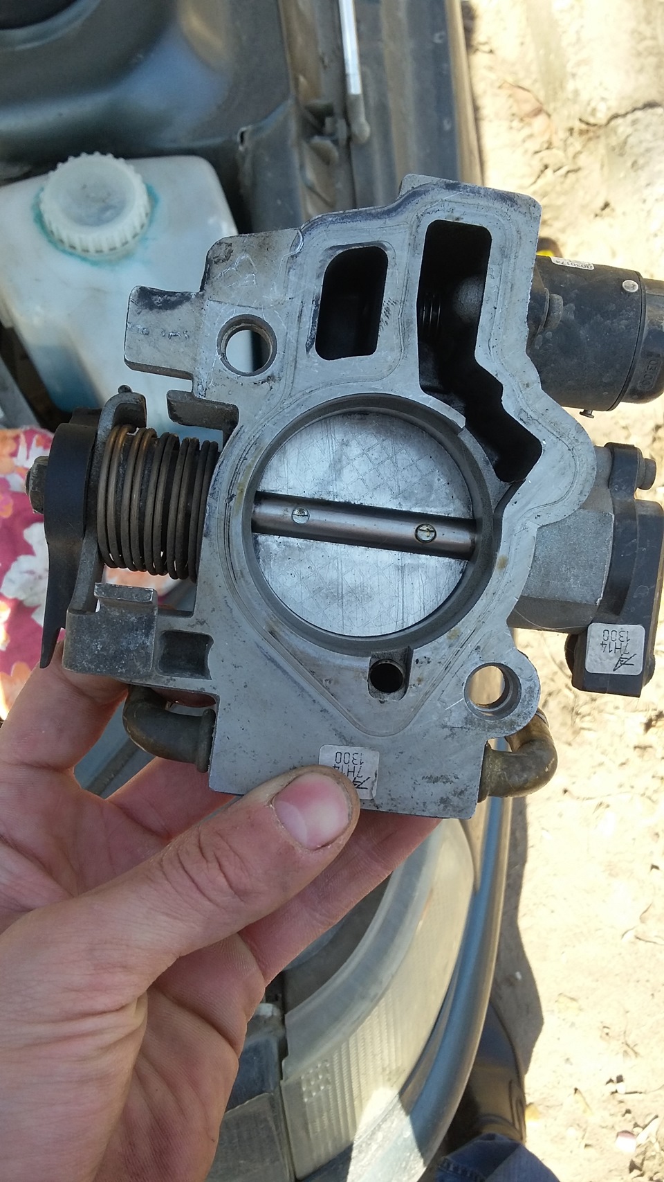 Чистка дроссельной заслонки — Lada 21124, 1,8 л, 2008 года | своими ...