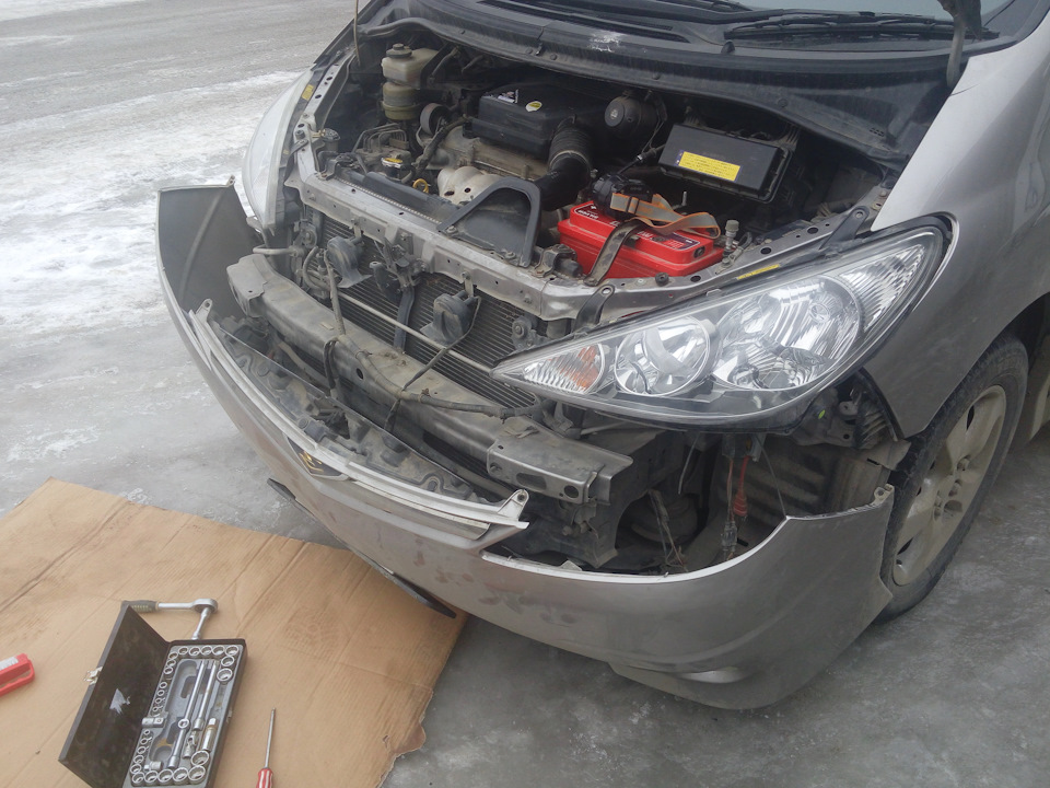 Как снять фару на хонда стрим Замена ламп ближнего света и габаритов. - Toyota Estima (II), 2,4 л, 2003 года с