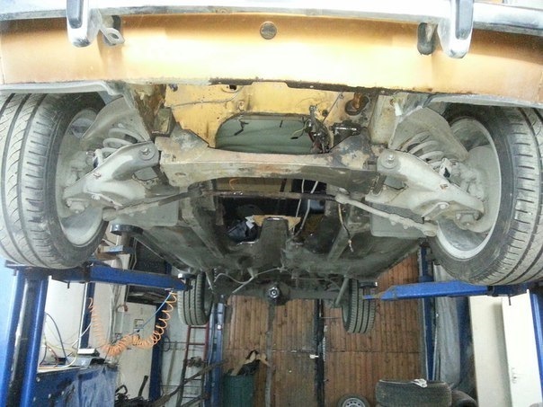 Автомат на ниву от бмв. 9cb90b2s 960. Автомат на ниву от бмв фото. Автомат на ниву от бмв-9cb90b2s 960. картинка Автомат на ниву от бмв. картинка 9cb90b2s 960. Как вообще назвать этот «Нивасик»? Очень по-разному. Можно сказать, что перед нами просто кастом – свободная тюнинг-фантазия на тему конкретной модели. Впрочем, подходит ей и звание «слипер» – то есть по факту заряженная тачка, которая прячется за нарочито скромными обводами стока. Вот только стоит ли умничать, когда видишь, пожалуй, самую невероятную «Ниву» в истории?