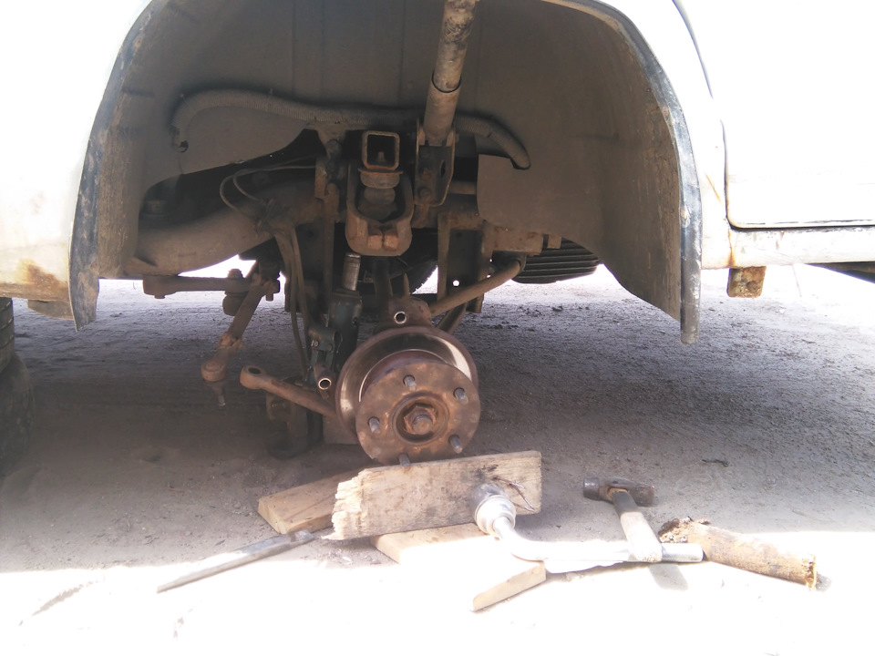 Меняем правый ступичный подшипник. — Mercedes-Benz MB100, 2,4 л, 1992 ...