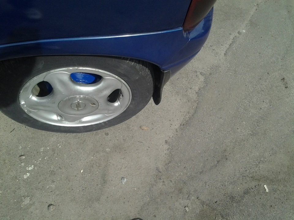 делать было нечего…решил покрасить задние тормозные барабаны) — Opel ...