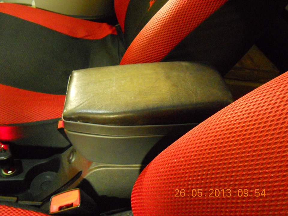 Перетяжка подлокотника кожей! — Lada Приора хэтчбек, 1,6 л, 2011 года ...