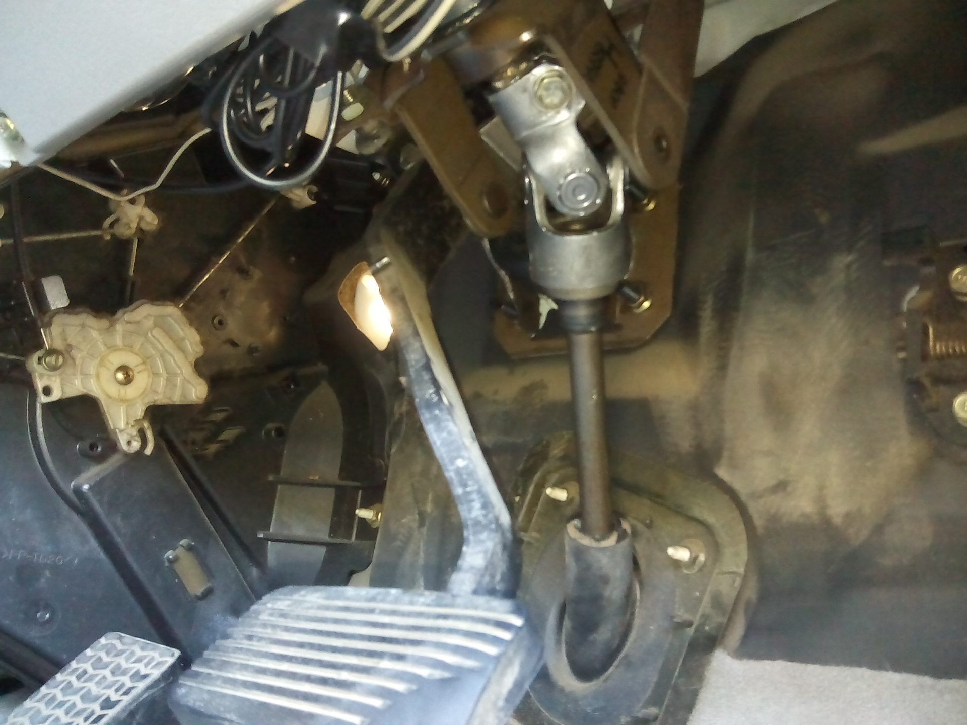 Замена крестовины рулевого карданчика — Mazda Bongo VI, 2 л, 1999 года ...