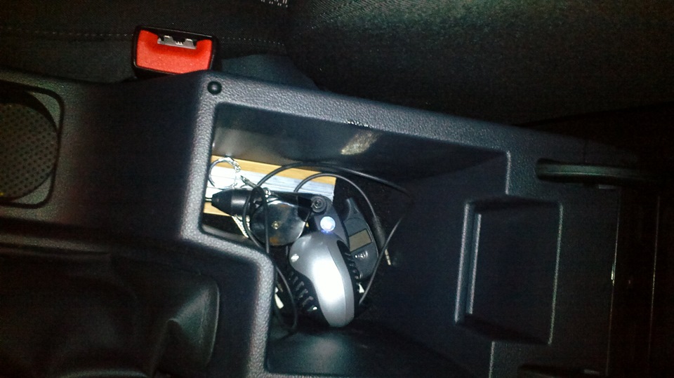 бардачок оправдывает свое название. — Skoda Octavia Combi A7 Mk3