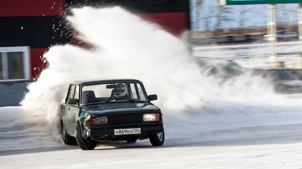 Lada 2105 Winter Drift Battle