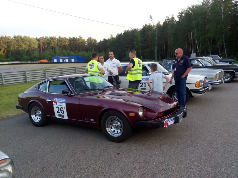 Этот Датсун 280Z показал фантастическую скорость на финальных заездах! Первое место в гонке! — ЗАЗ 965