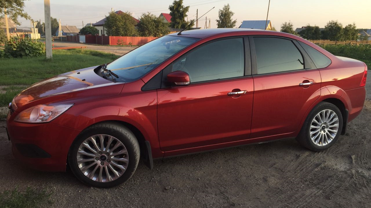 Ford Focus 2008 седан красный