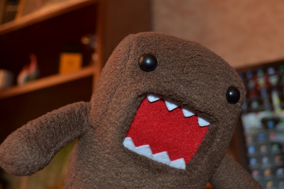 Домо. Коричневый монстрик. Domo kun мультик. Домокун 2д.