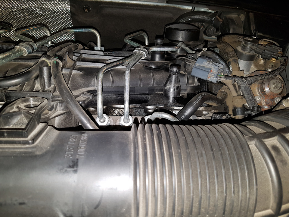 "Сопливит" из под впускного коллектора… — Volvo XC70 III, 2,4 л, 2016 ...