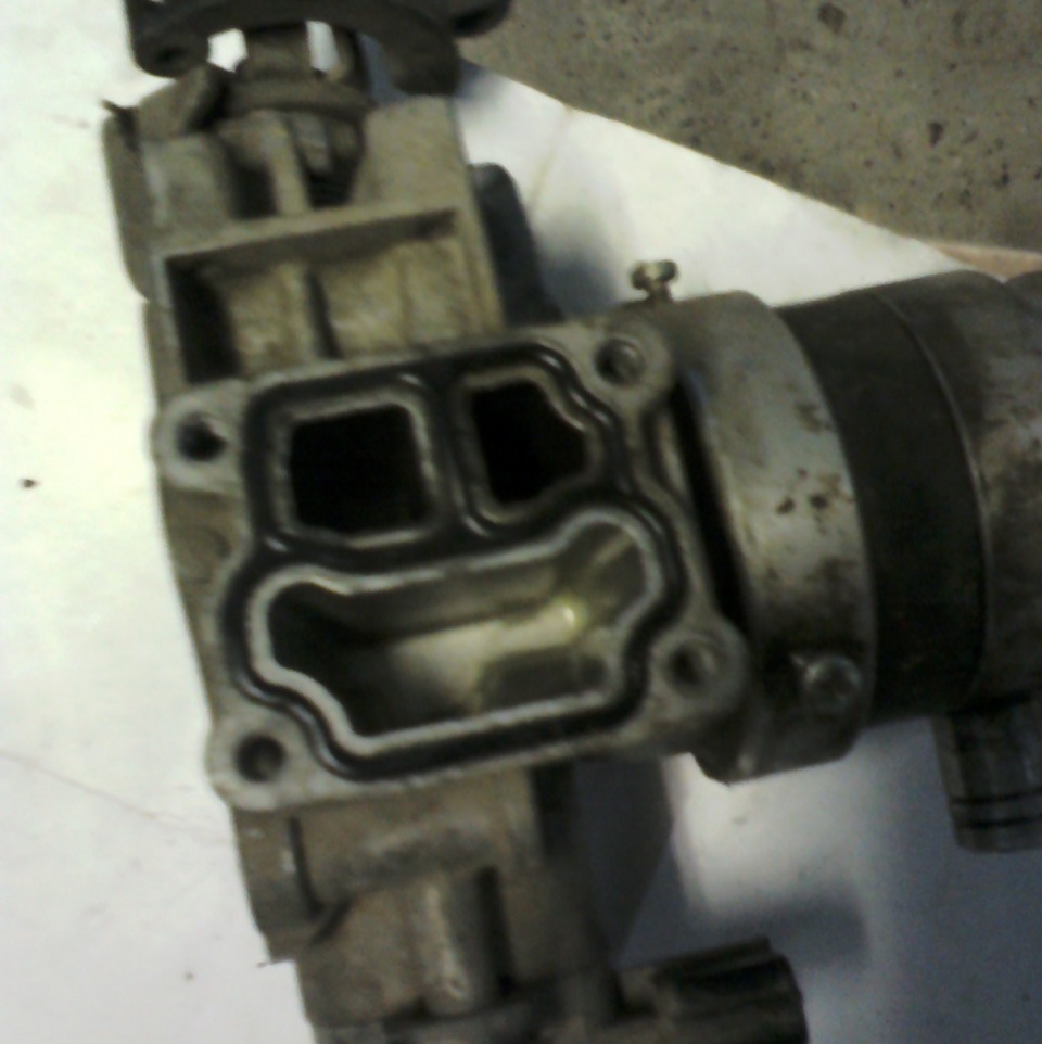 Чистка заслонки дросселя. — Toyota Corolla (110), 1,5 л, 1995 года ...