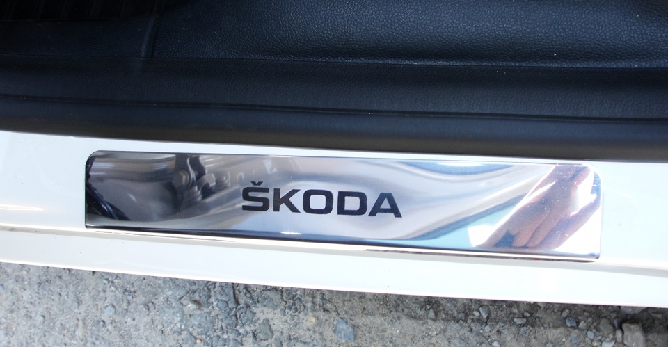 Накладки на пороги — Skoda Fabia Mk2, 1,6 л, 2011 года | аксессуары ...