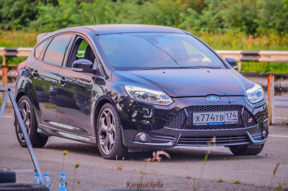 Ford Focus ST mk3 Stage 2 Stratified vs Volkswagen Golf GTI mk6 Stage 2