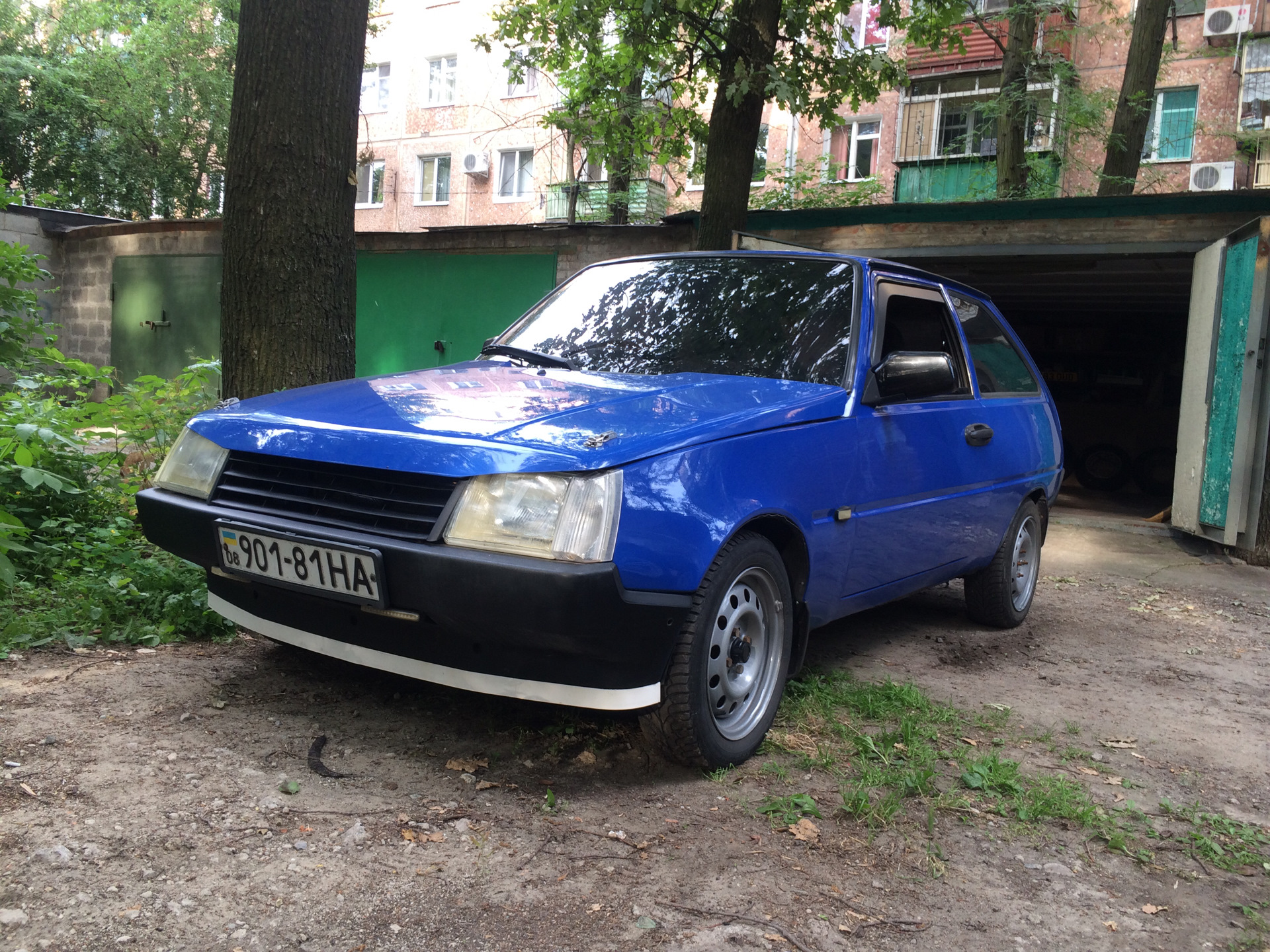 Таврия бу. ЗАЗ-1102 «Таврия». Таврия машина 2000. ЗАЗ 1102 на Украине. Таврия машина 91 года.