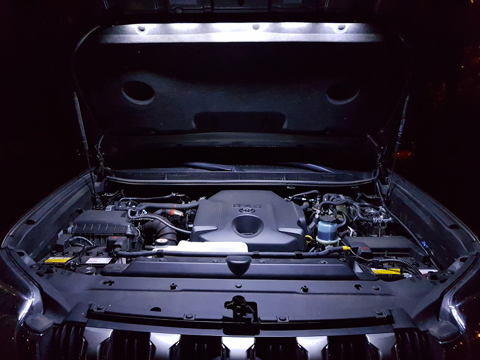 Подкапотное пространство освещение. Подсветка подкапотного пространства. Подсветка капота touareg. Подкапотное пространство освещение. Dewalt лампа для подкапотки.