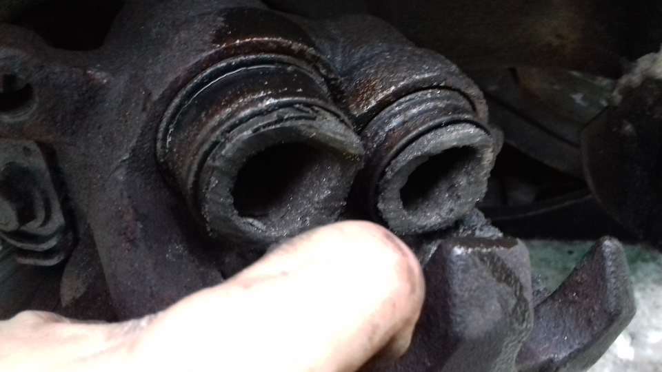 Замена колодок… ниссан квест III. — DRIVE2