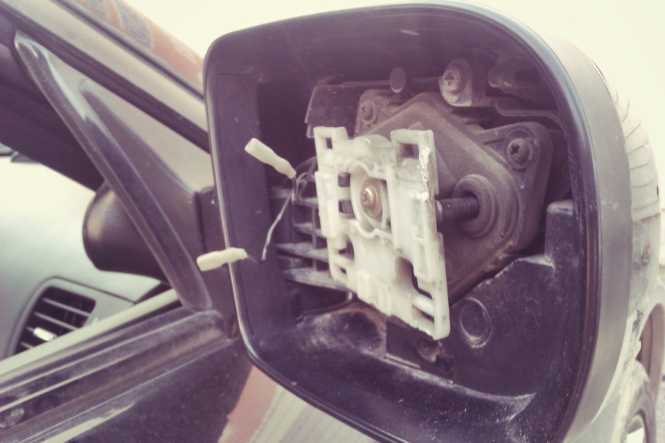 Замена поворотника в боковом зеркале — Subaru Outback (BP), 2,5 л, 2006 ...