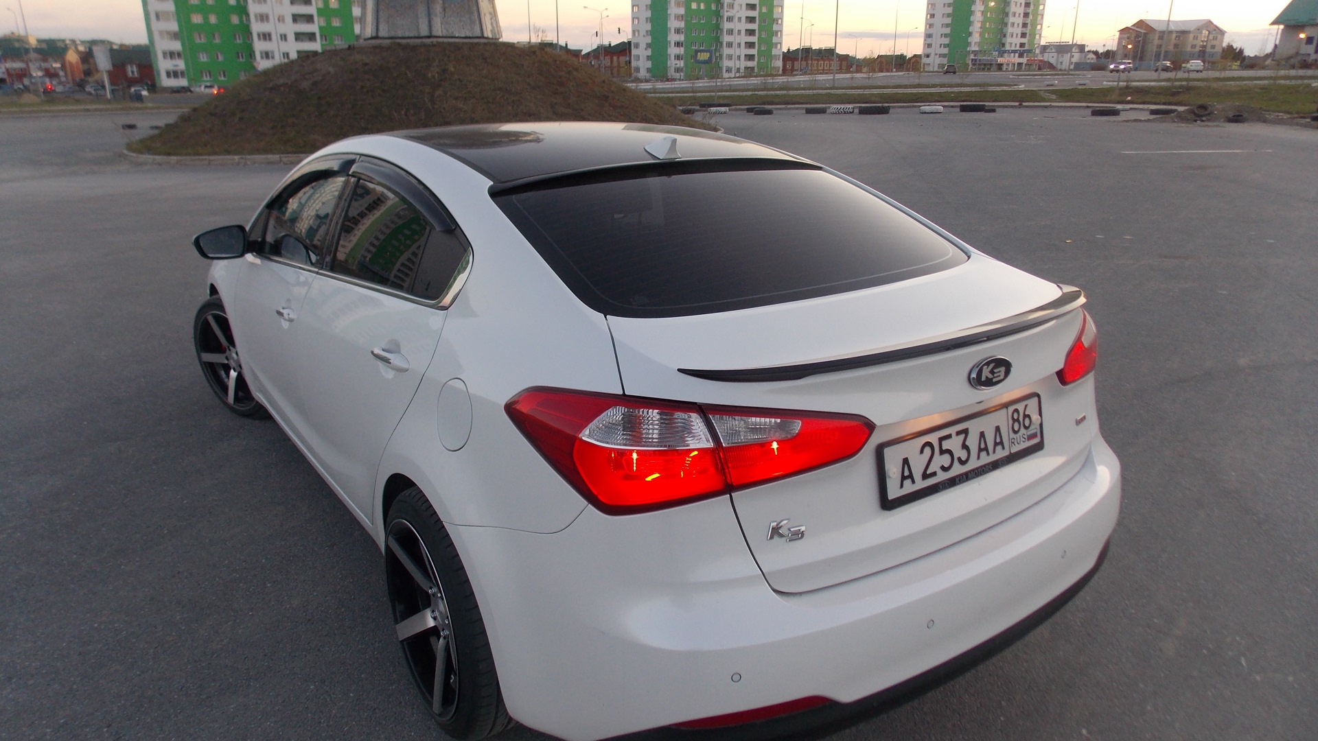 Kia Cerato 2012 белая с черной крышей