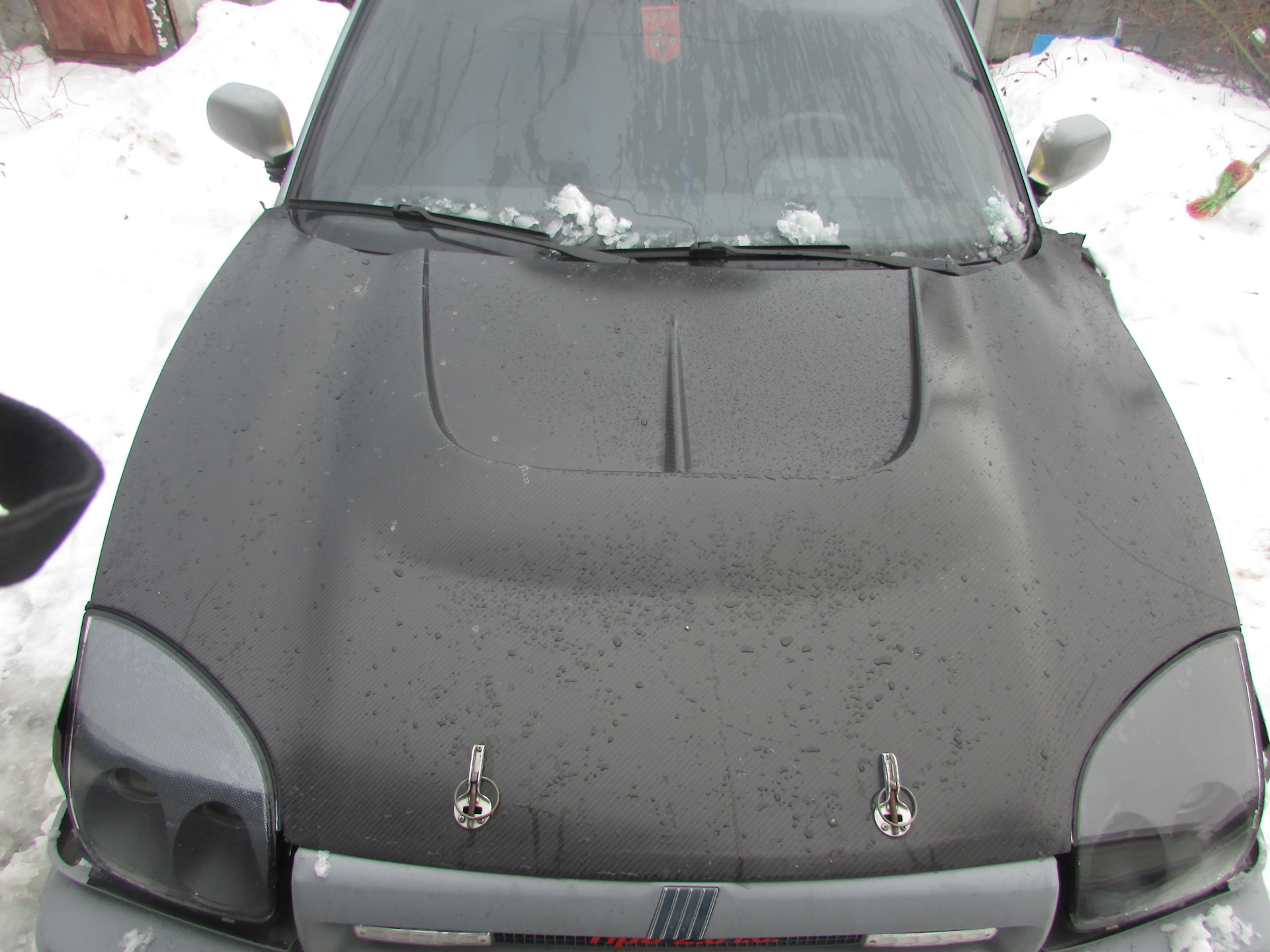 как считаете, клеить карбоновую пленку на корпус фары или же оставить ...