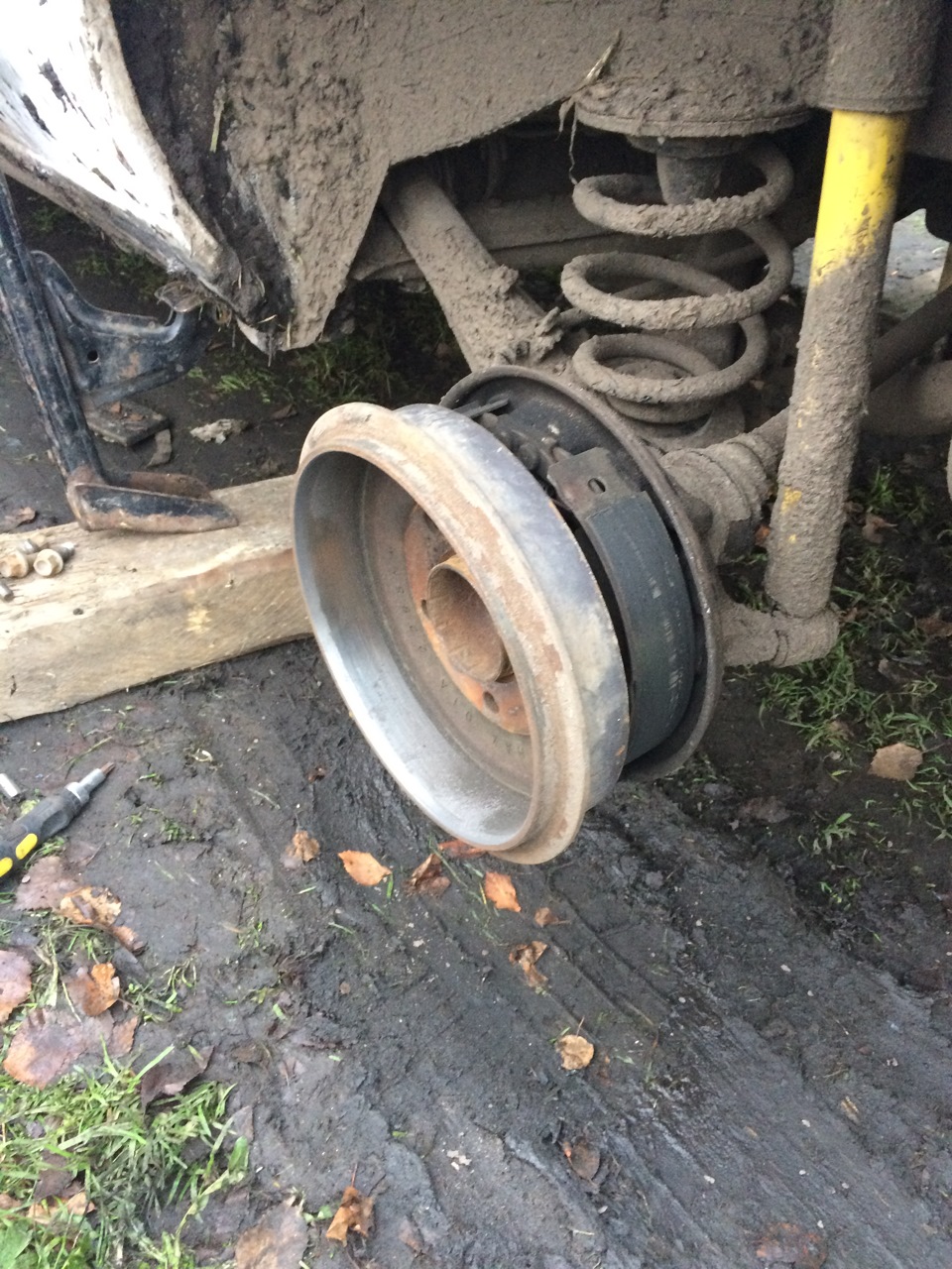 проточка задних барабанов — BMW 3 series Coupe (E30), 2 л, 1986 года ...