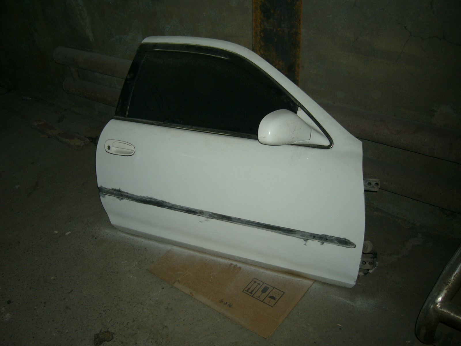repair Levina covered the trunk lid with 3D carbon film - Toyota Corolla Levin 16 l 1993