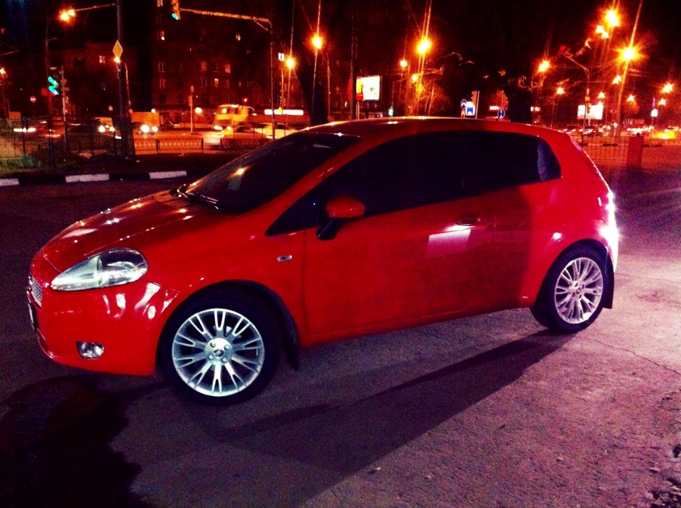 Колесо фиата. Fiat grande punto r16. Fiat grande punto r17. Fiat grande punto диски r17. Grande punto диски 17.