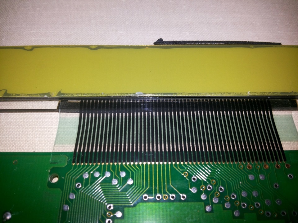 Пайка шлейфа матрицы. Шлейф матрицы телевизора телефункен. Жк матрица шлейф. Приклеить шлейф к дисплею. Приклеить шлейф к матрице телевизора.