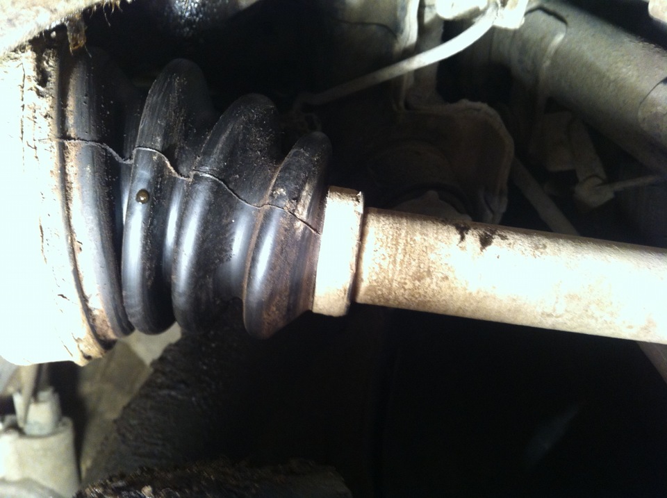 Микро дырочка в пыльнике шруса — Ford Focus II Sedan, 2 л, 2006 года ...