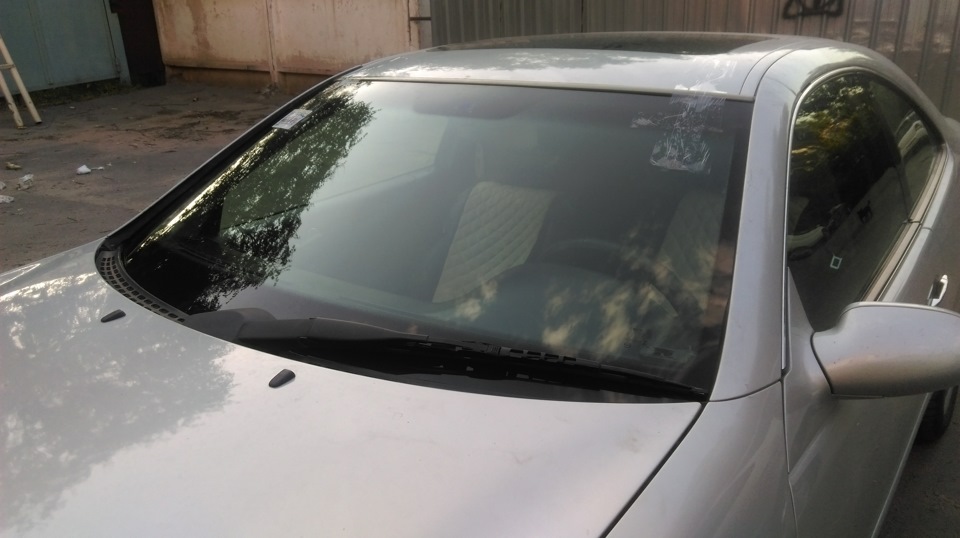 Замена лобового стекла — Mercedes-Benz CLK (W208), 2 л, 1999 года ...